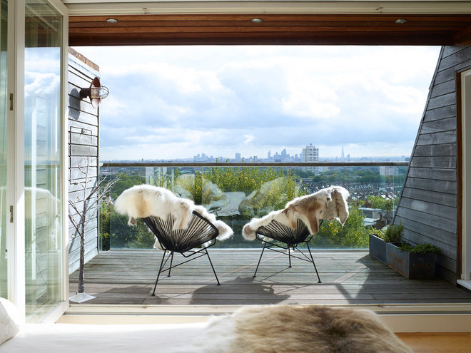 Farmhouse Balcony by Rachael Smith Photography Ltd