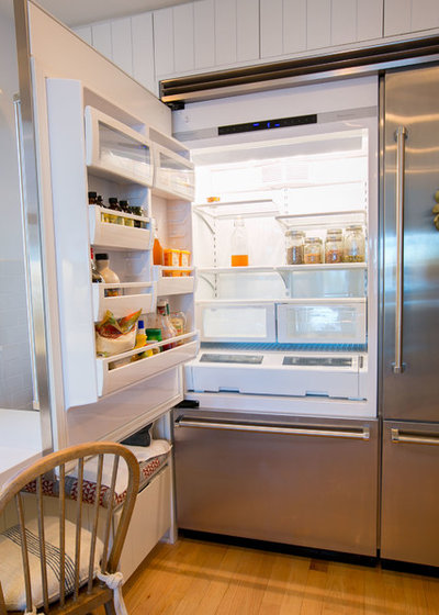 Beach Style Kitchen by Lopiccolo Construction