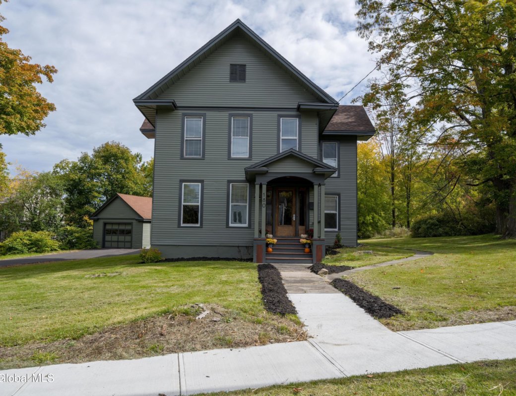 Casey King, RSPS, SFR • Julie & Co. Realty Julie & Co. Realty